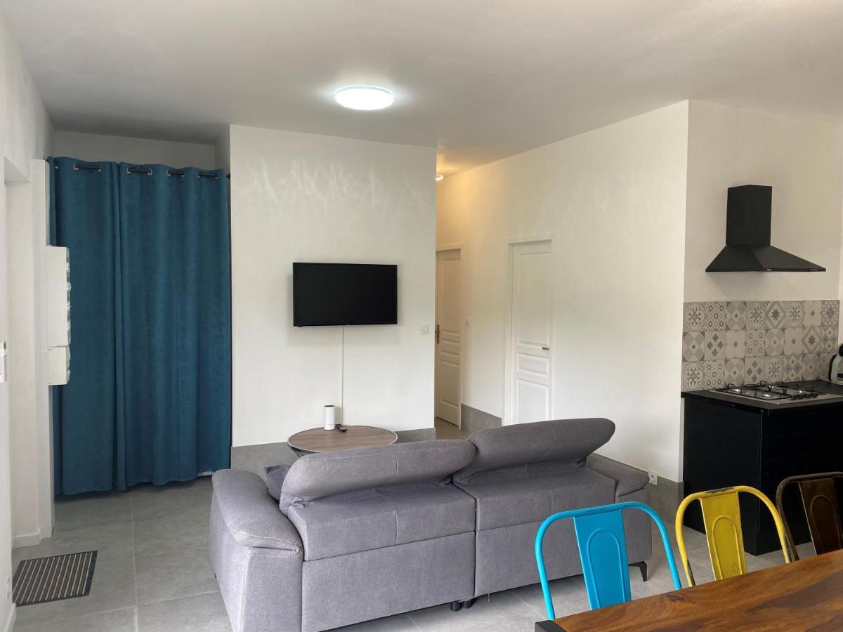 Logis Dans Ancien Relais De Poste Apartment Saint Julien Les Rosiers Exterior photo
